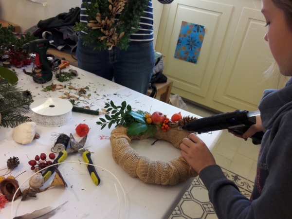 V&yacute;roba věnců - d&iacute;lna